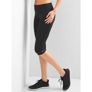 Gap GFast Crop Leggings Capris Size XS Black Sculpt Compression